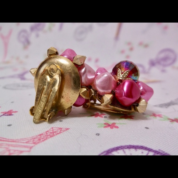 Vintage 60’s Cluster Clip On Earrings - Picture 8 of 8